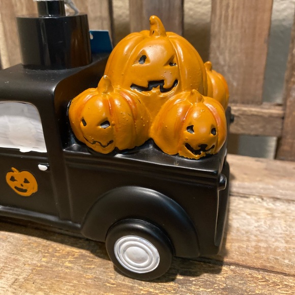 Halloween Pumpkin Truck Soap Dispenser, Halloween Lotion Pump, Farmhouse Truck - Picture 9 of 16